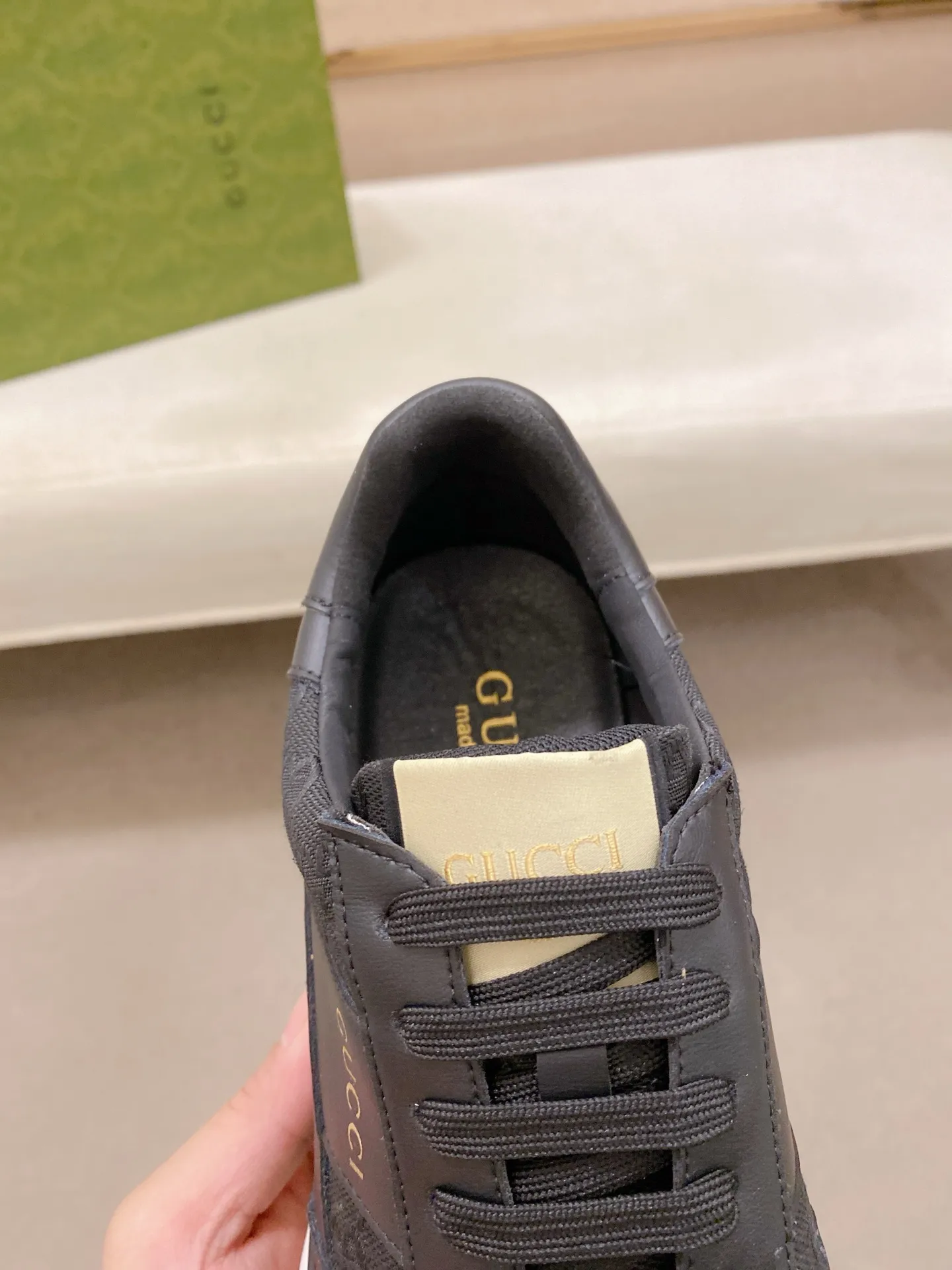 Men's shoes 💰 462💰The new GUCCI (Gucci) counters are launched simultaneously. The new men's shoes, 😘fabrics are selected from imported cowhide, and the lining is sheepskin lining. 👍🏿 High-end ☄️ air-cushion molded anti-slip rubber outsole, exquisite lines, simple and elegant, comfortable and high-end for leisure travel. Code number: 38 to 44 (45 can be customized and cannot be returned or exchanged)
